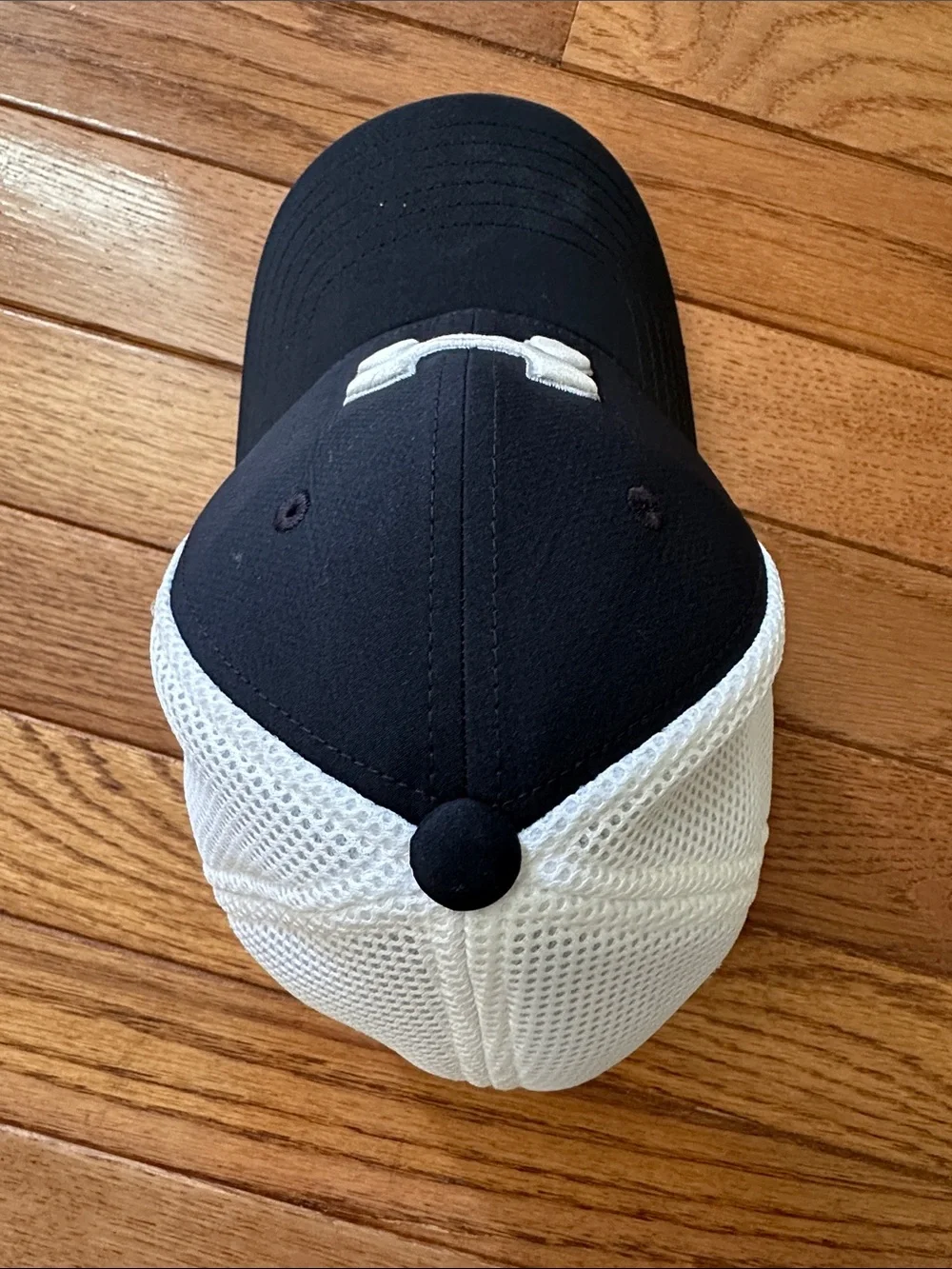 Under Armour kids baseball hat Kids Trucker Cap black white XS/small